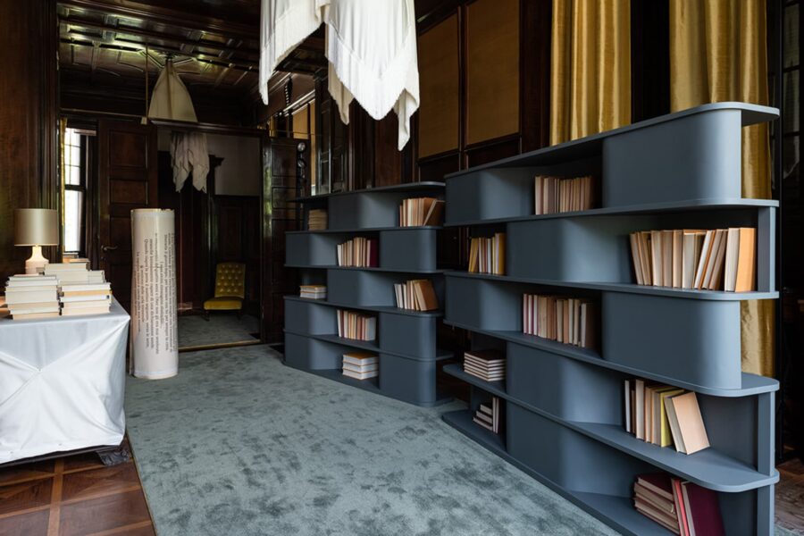 Arpa Fenix NTM bookcase